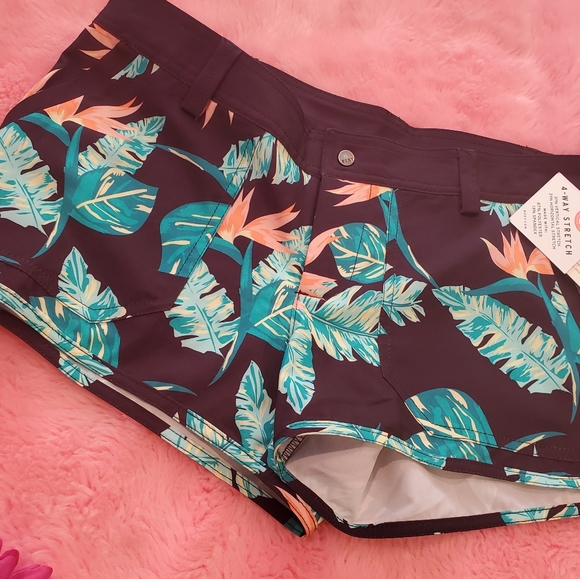 Roxy board shorts - Picture 5 of 14